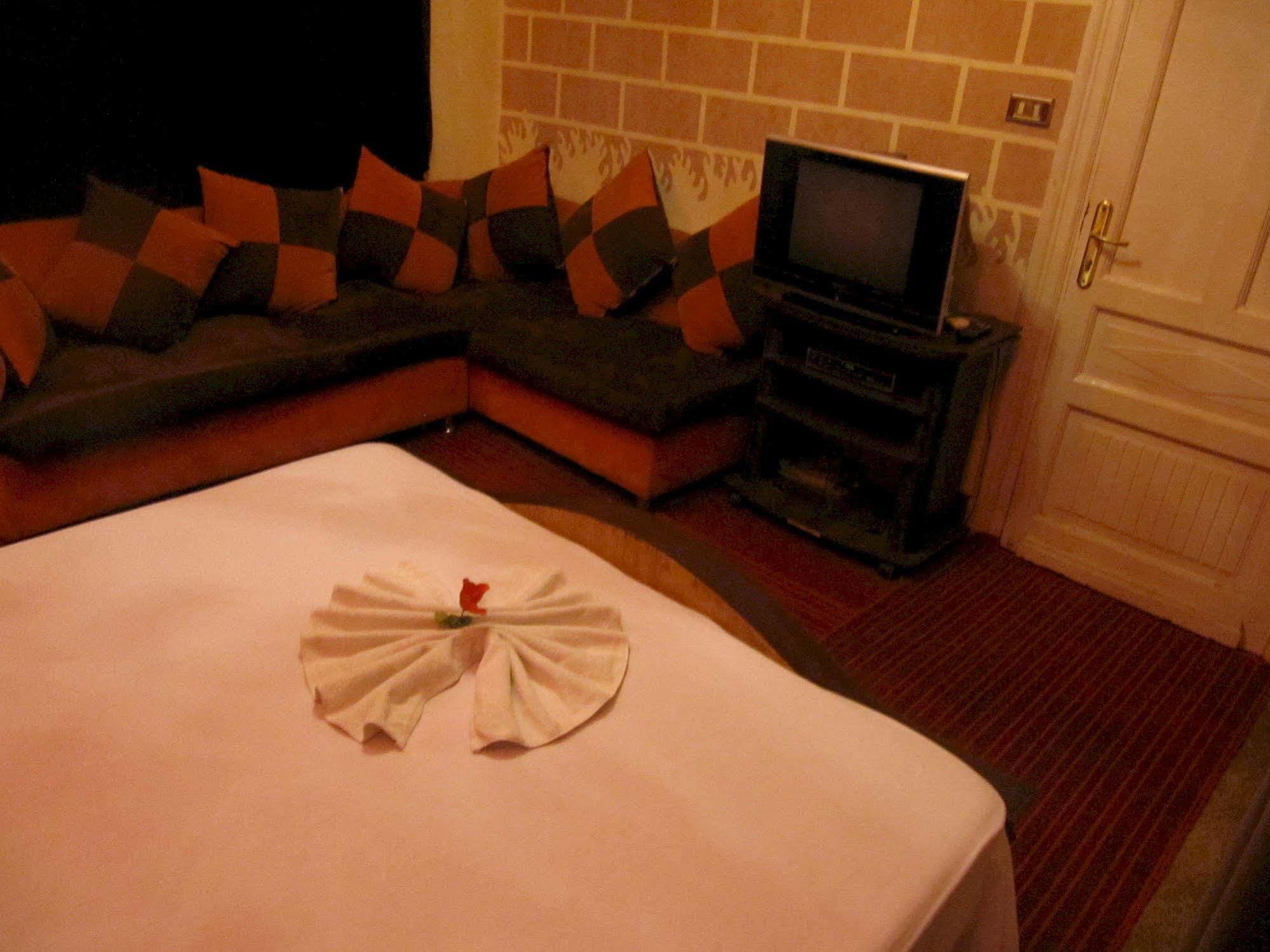 City Plaza Hostel Il Il Cairo Esterno foto