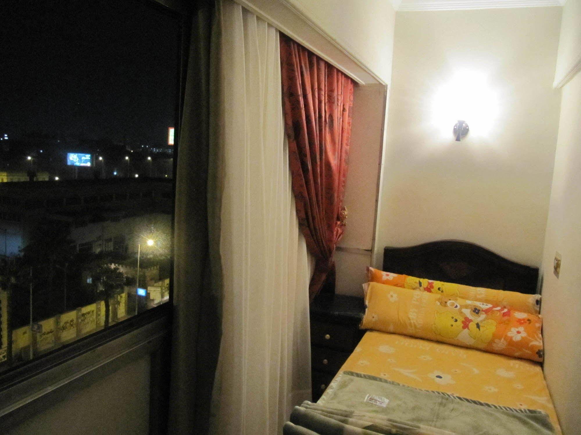 City Plaza Hostel Il Il Cairo Esterno foto