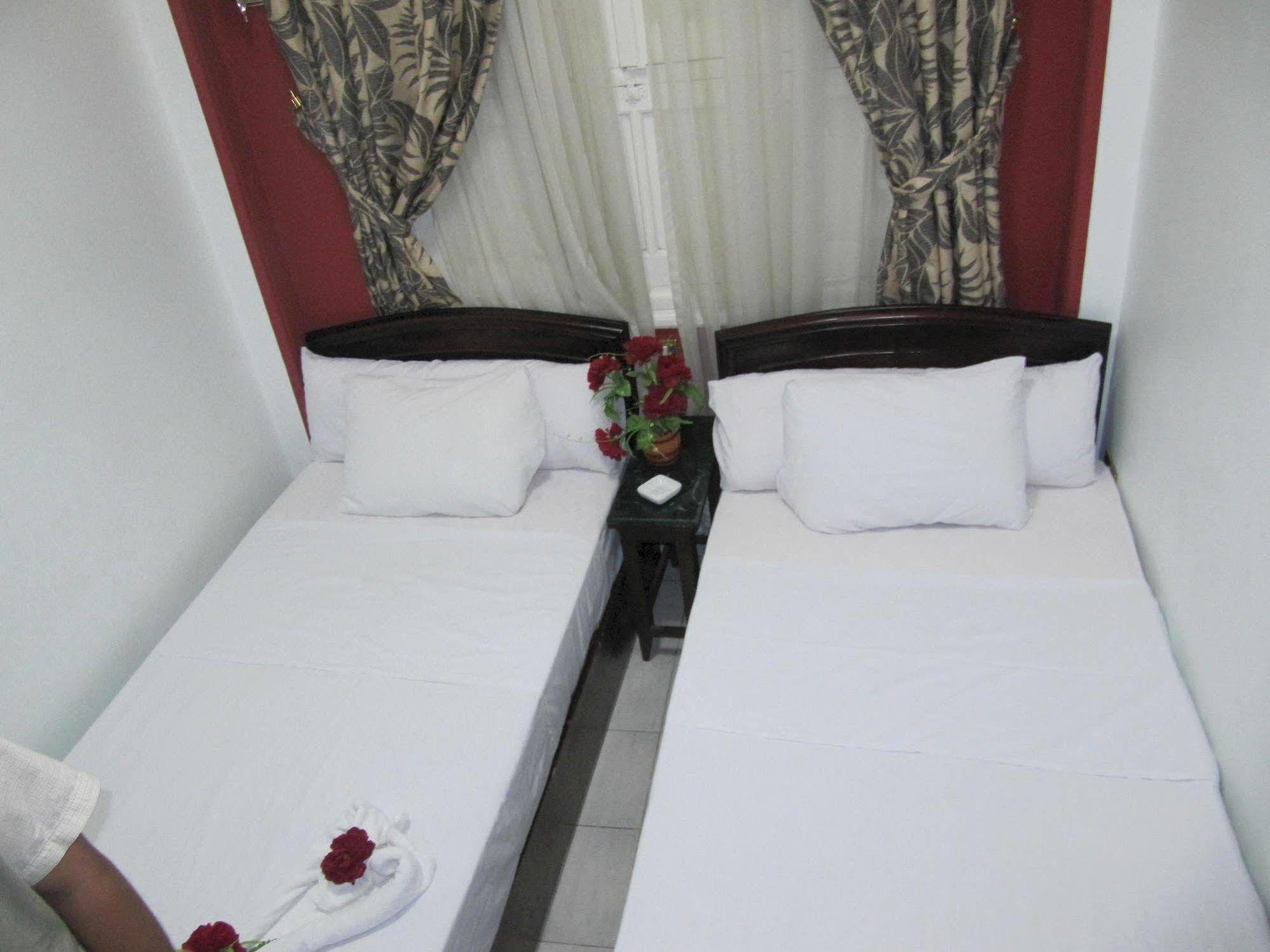 City Plaza Hostel Il Il Cairo Esterno foto