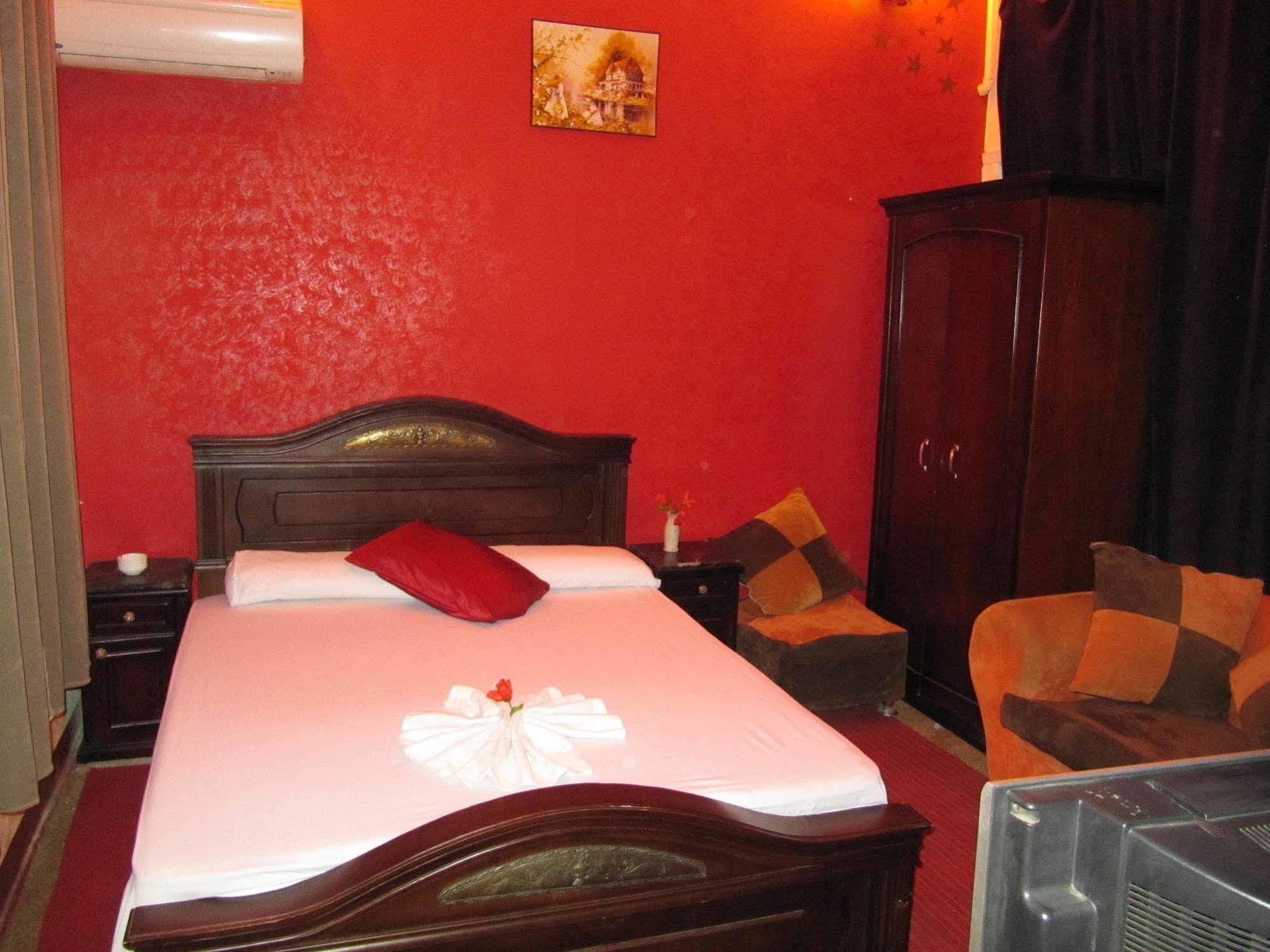 City Plaza Hostel Il Il Cairo Esterno foto