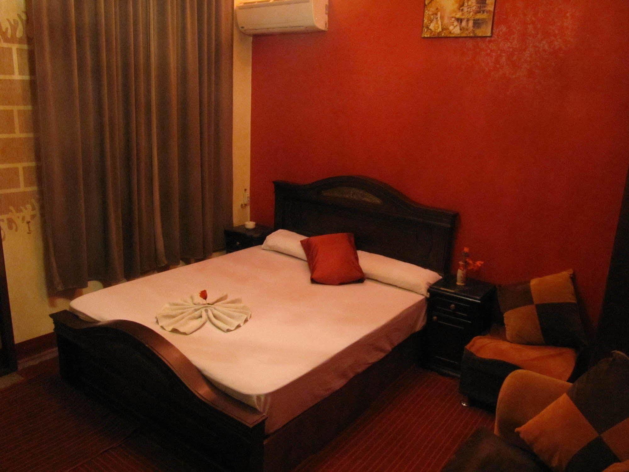 City Plaza Hostel Il Il Cairo Esterno foto