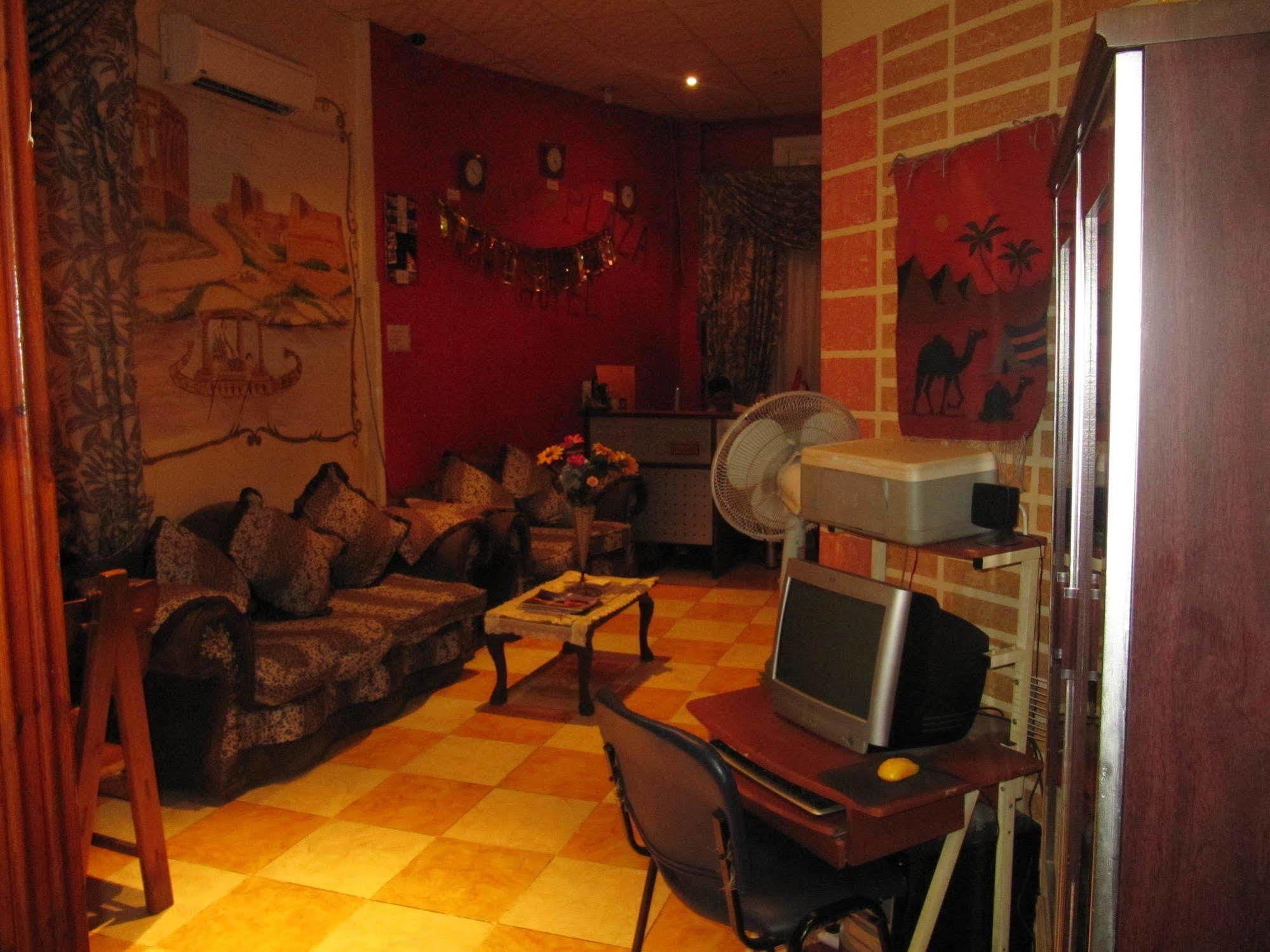City Plaza Hostel Il Il Cairo Esterno foto